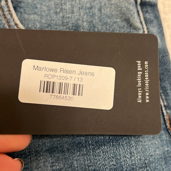 Women’s Risen Stylish Distressed Blue Jeans - Picture 4 of 10